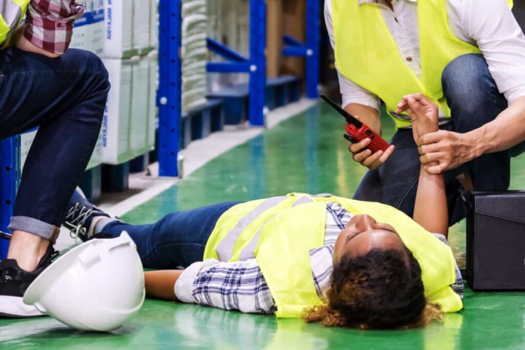 first-aid-at-work-course-online-1200x800