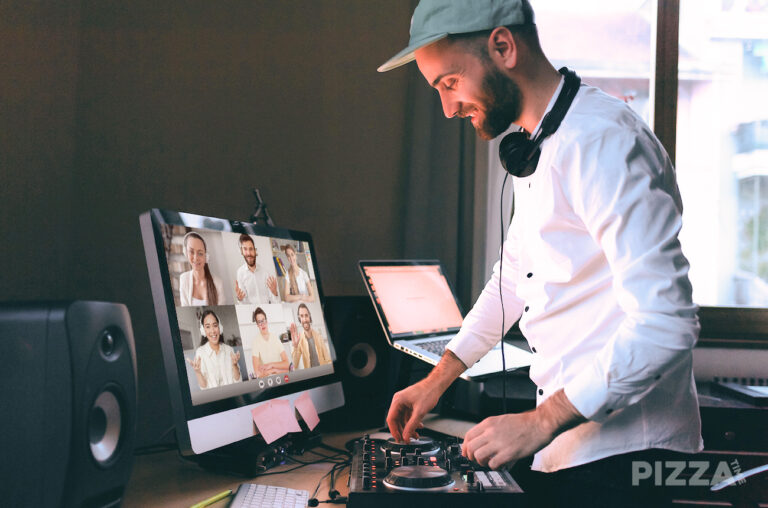 647ab9797b7e2f9bc6a70d8f_A Virtual DJ