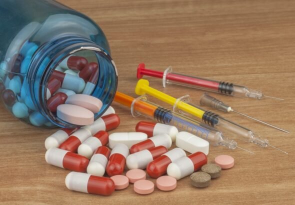 anabolic-steroids-spilled-on-table