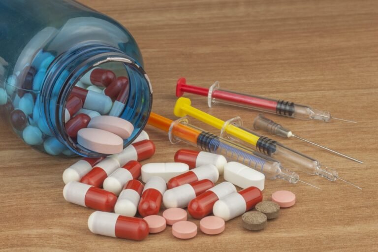 anabolic-steroids-spilled-on-table
